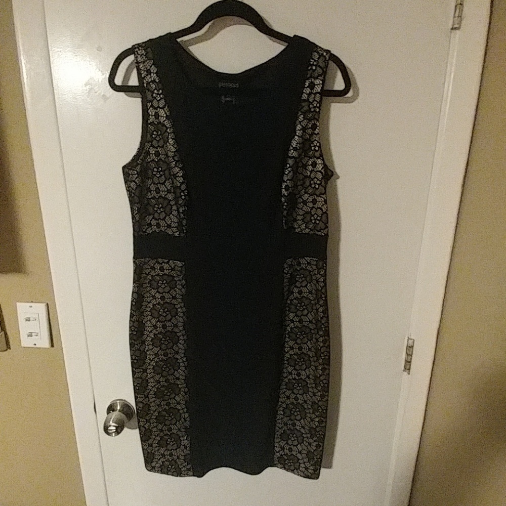 Enfocus little black dress w lace side panels - Picture 2 of 6